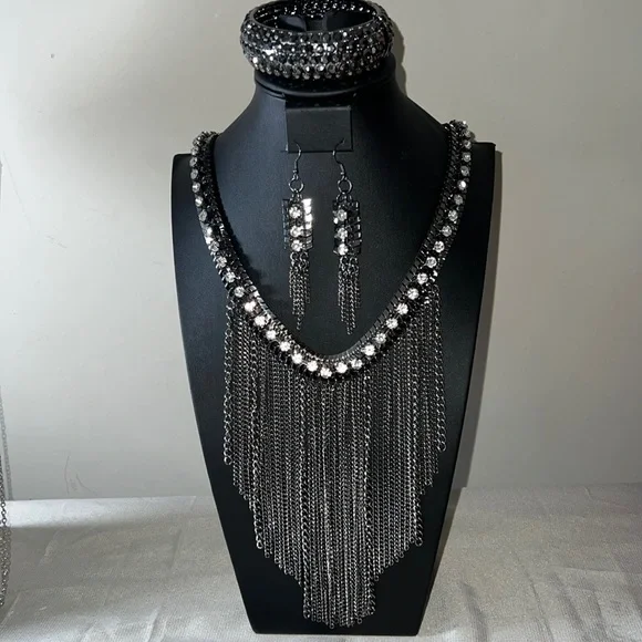 NWOT Gunmetal with Rhinestones Necklace Set - Picture 1 of 2